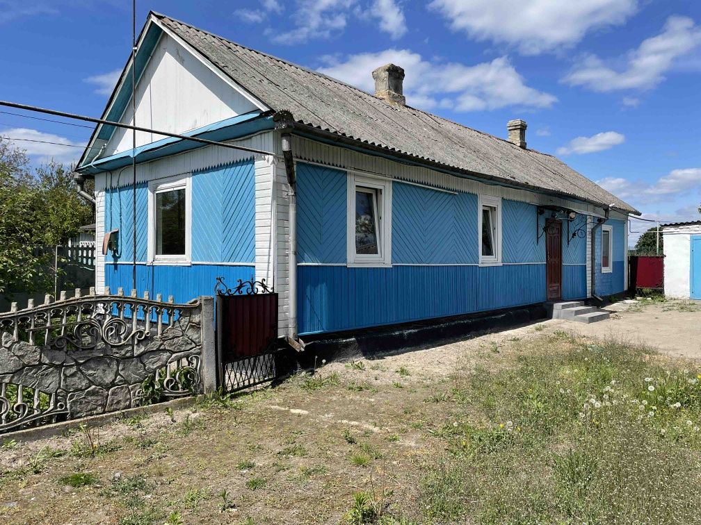 Продаж будинку с.Хотин