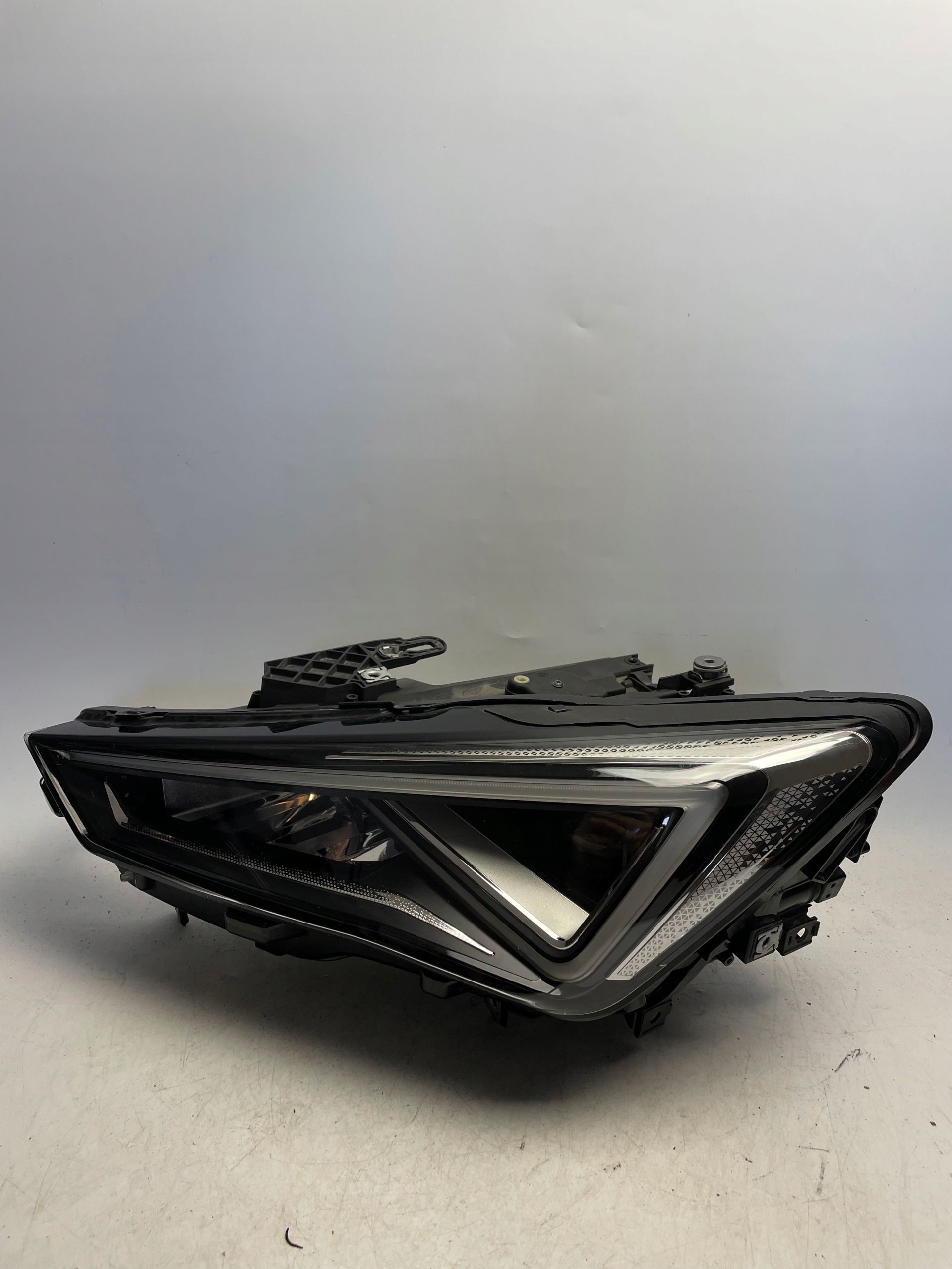 Lampa przednia lewa Seat Leon IV FULL LED