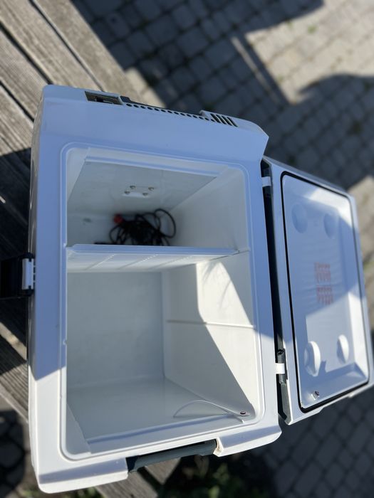 Автомобільний холодильник (фреон/12/220)