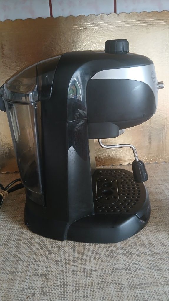 Ekspres kolbowy De'Longhi