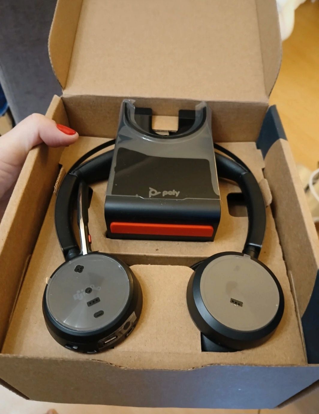 Profesjonalne Słuchawki na Bluetooth nauszne POLY Voyager Focus