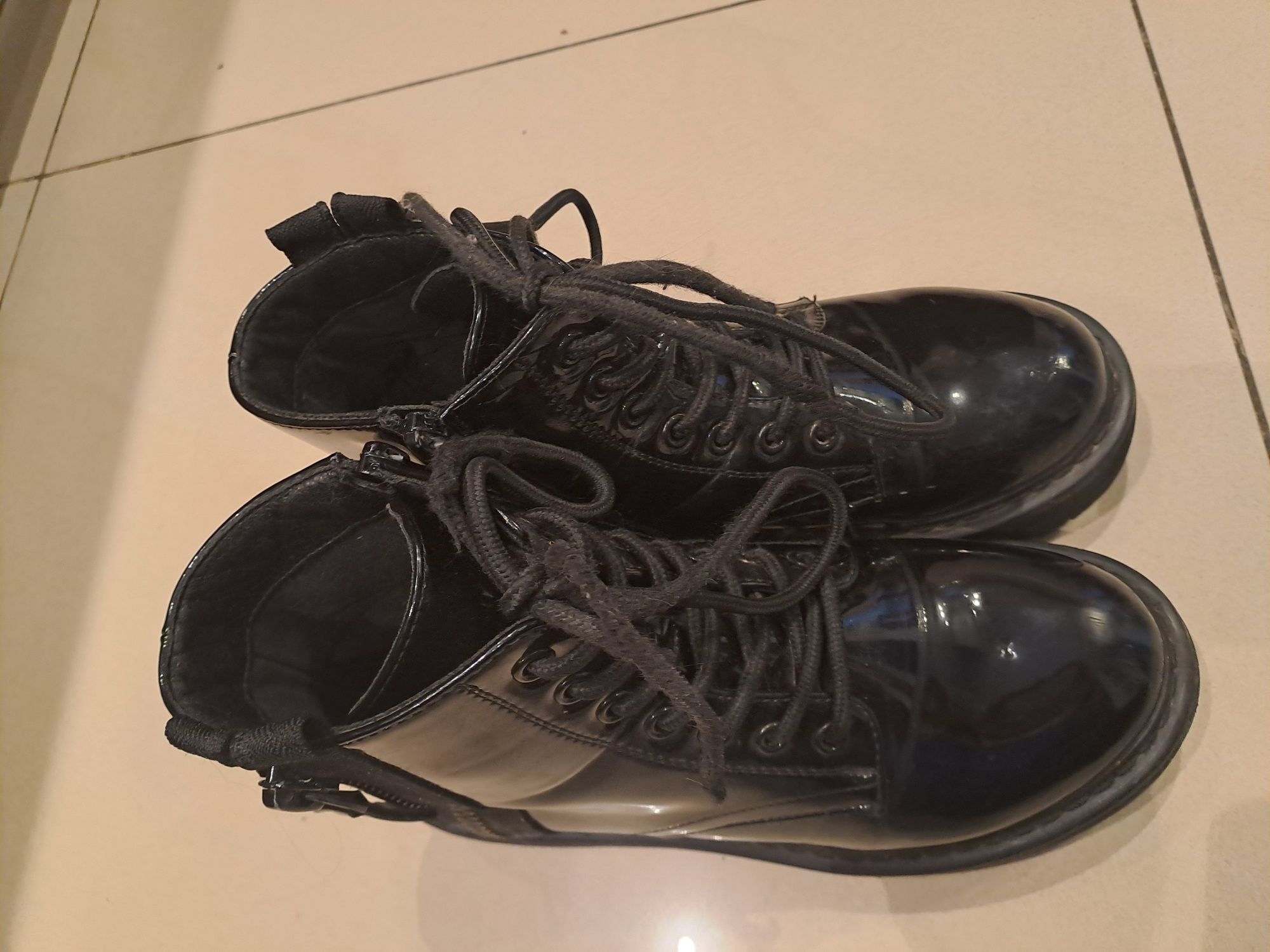 Botki lakierowane Cropp 36