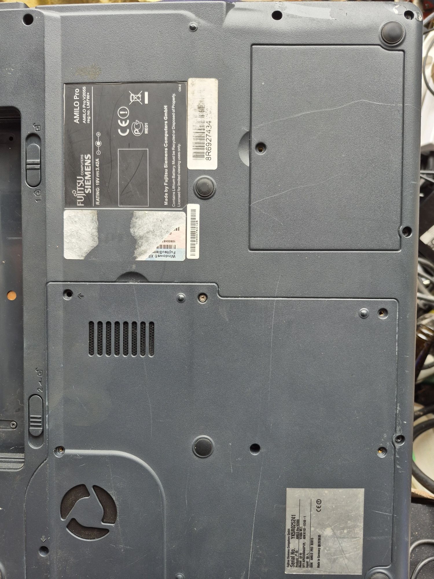 Laptoop Fujitsu Siemens Amilo Pro V2055