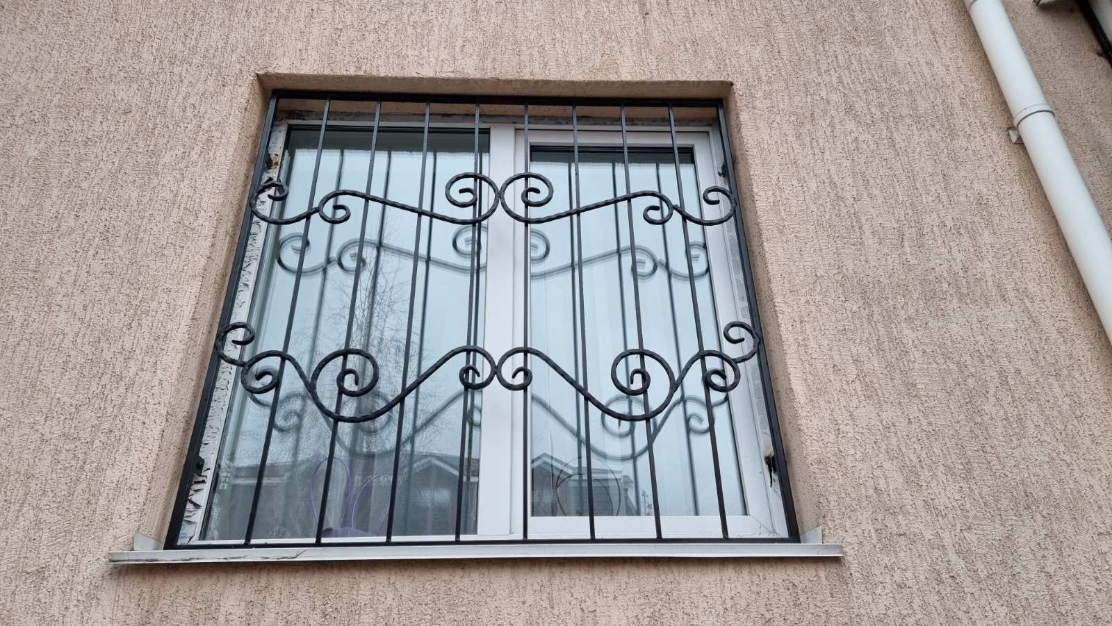 Решетки на окна виготовлення та монтаж решіток на вікна