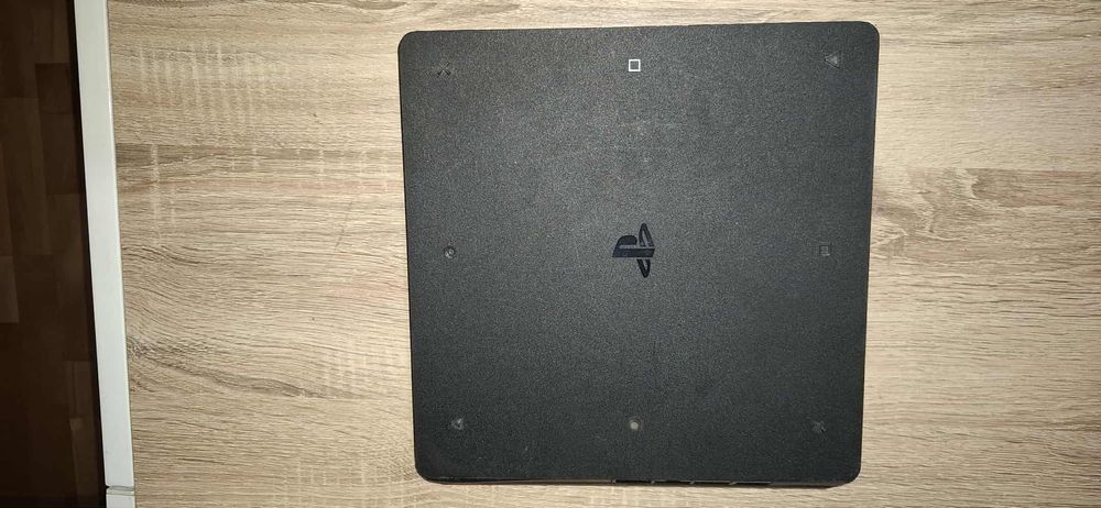 PS4 Slim 500GB +2 pady
