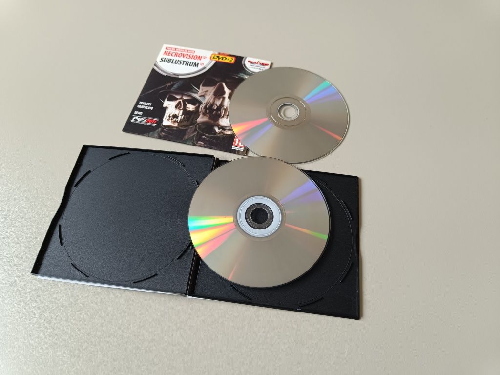CD-Action nr 11/2010 (184) - Listopad 2010 - komplet z dwiema płytami