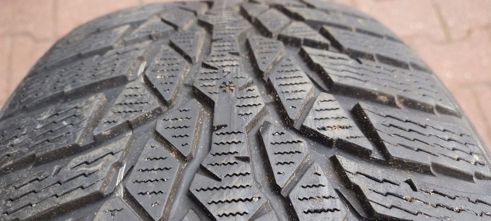 Opony zimowe 225 40 R18  DOT 19