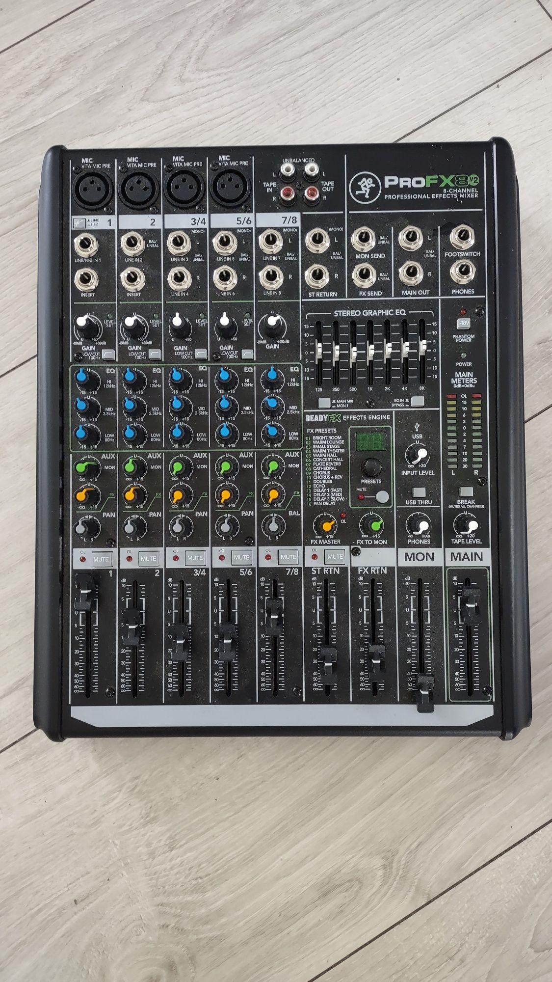 Mixer Mackie ProFX8 v2