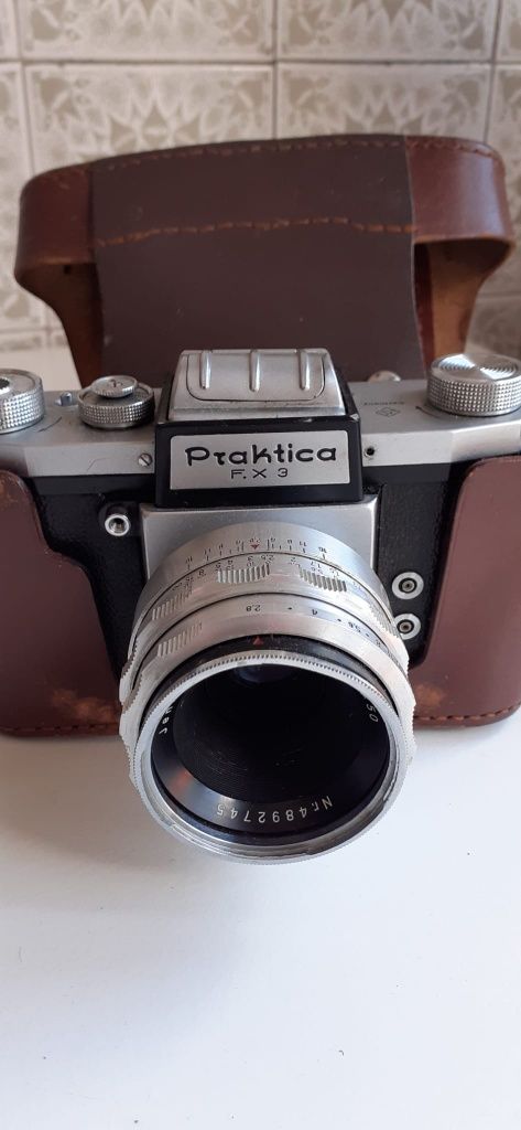 Maquina fotográfica 'Praktica' F.X3 e estojo
Germany

125€