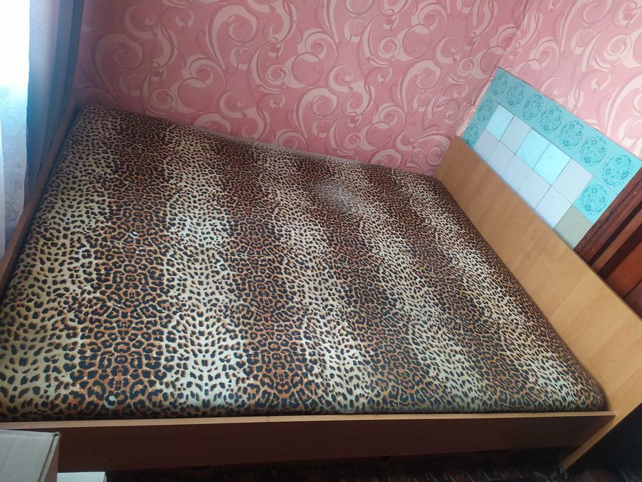 Двоспальне ліжко