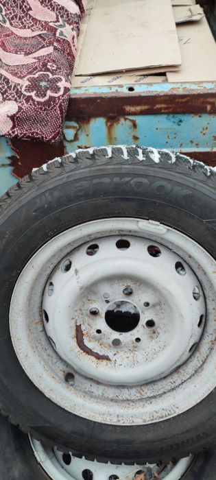 Комплект коліс на зимній резині r13 175/70 (rosava, hankook)