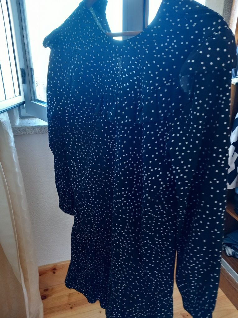 Varios vestidos como novos