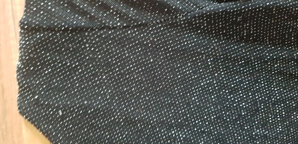 Sukienka przylegająca szary grafit z połyskująca nitka srebrną sexy