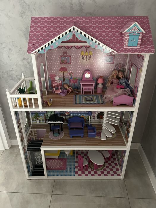 Drewniany domek dla lalek zestaw z lalkami i szafa barbie