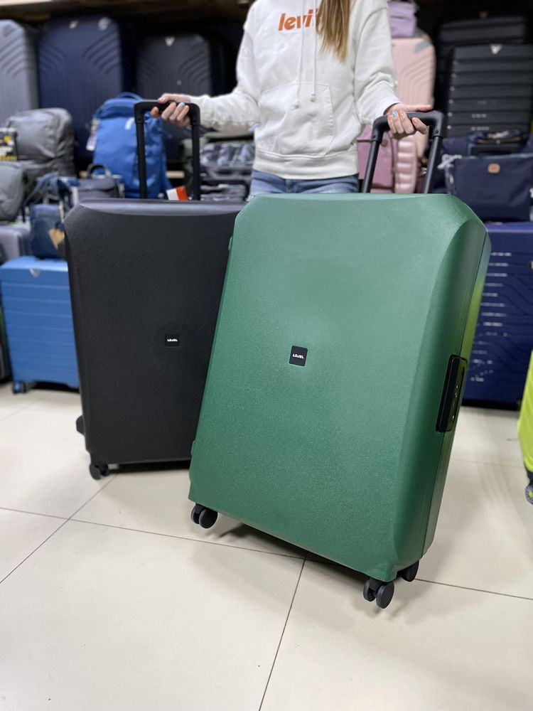 Велика валіза на застібках Lojel (Японія) з поліпропілену