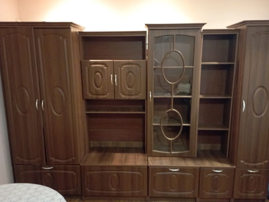 Меблі ,стінка у вітальню