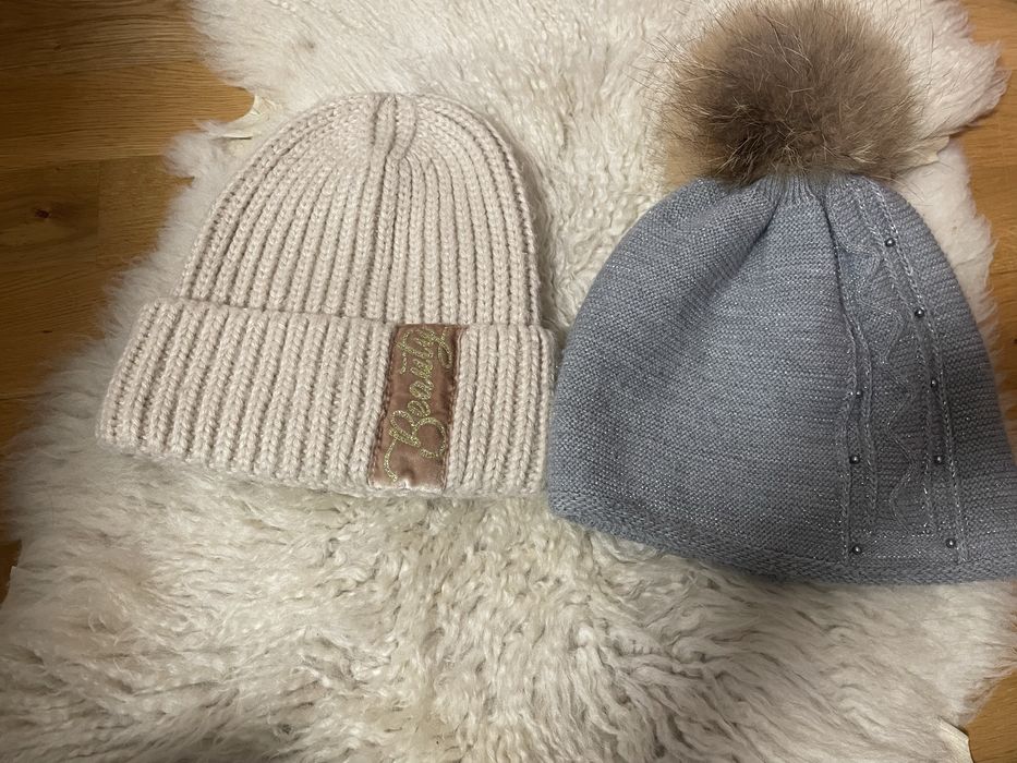 Зимові шапки на дівчинку 8-10 років.