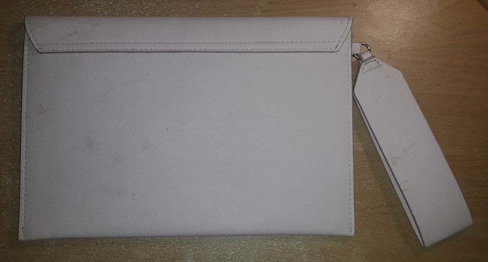 Kopertówka Bouffants & Broken Hearts (Kendra Dandy, 2021)