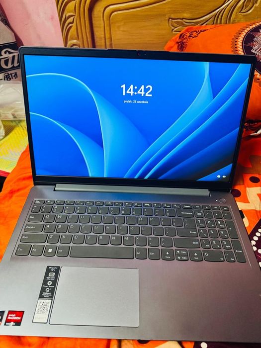 LENOVO IdeaPad 3 15ALC6 (15.6'' - AMD Ryzen 7 5700U - RAM: 8 GB - 512