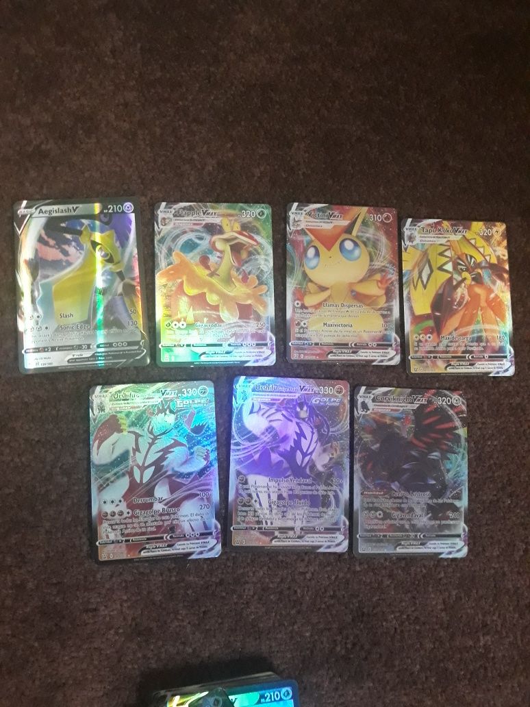 Cartas Pokémon 28 holográficas + 37 não holográficas