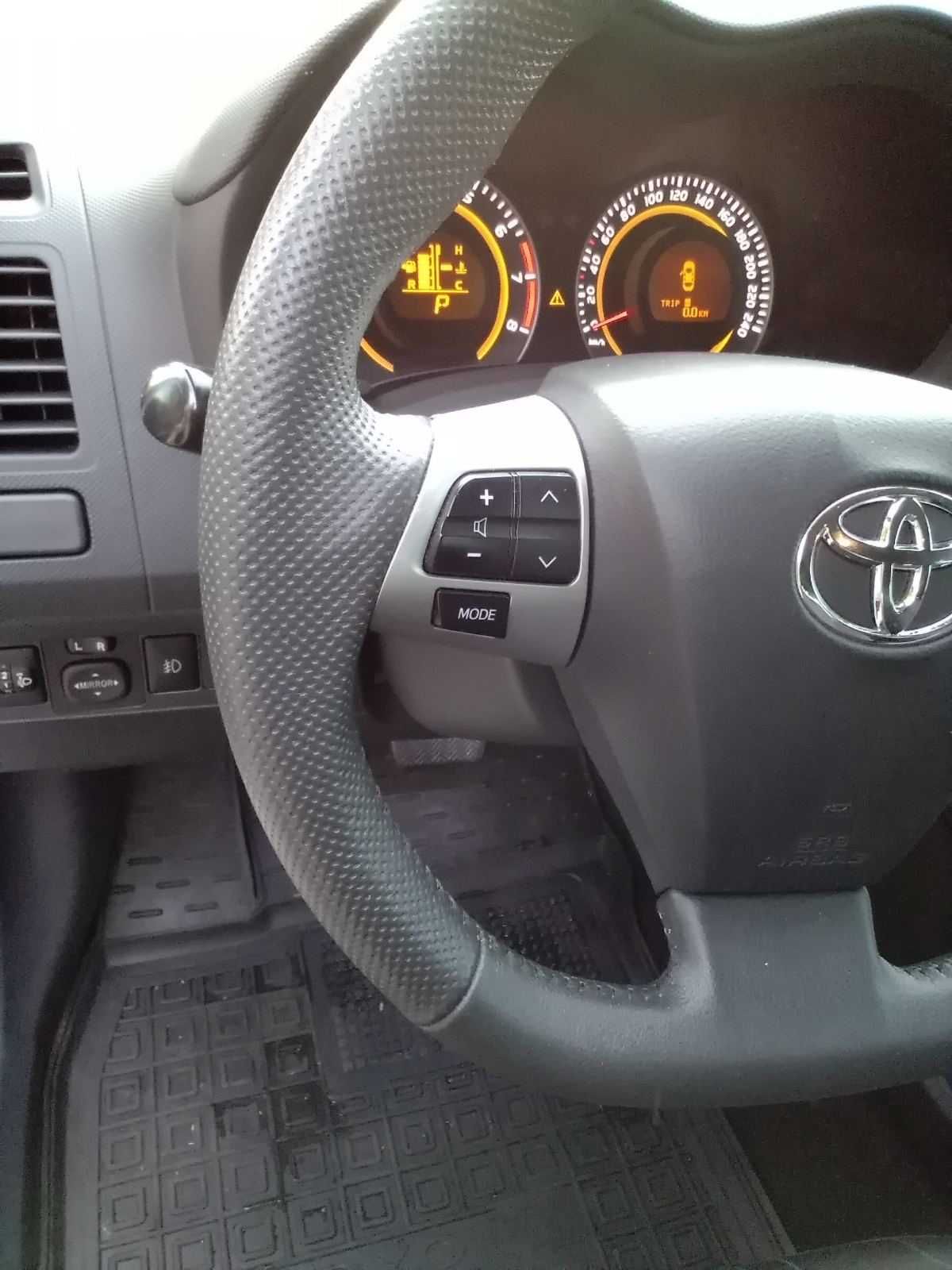 Продам Toyota Auris 1.6 AT 2012 року