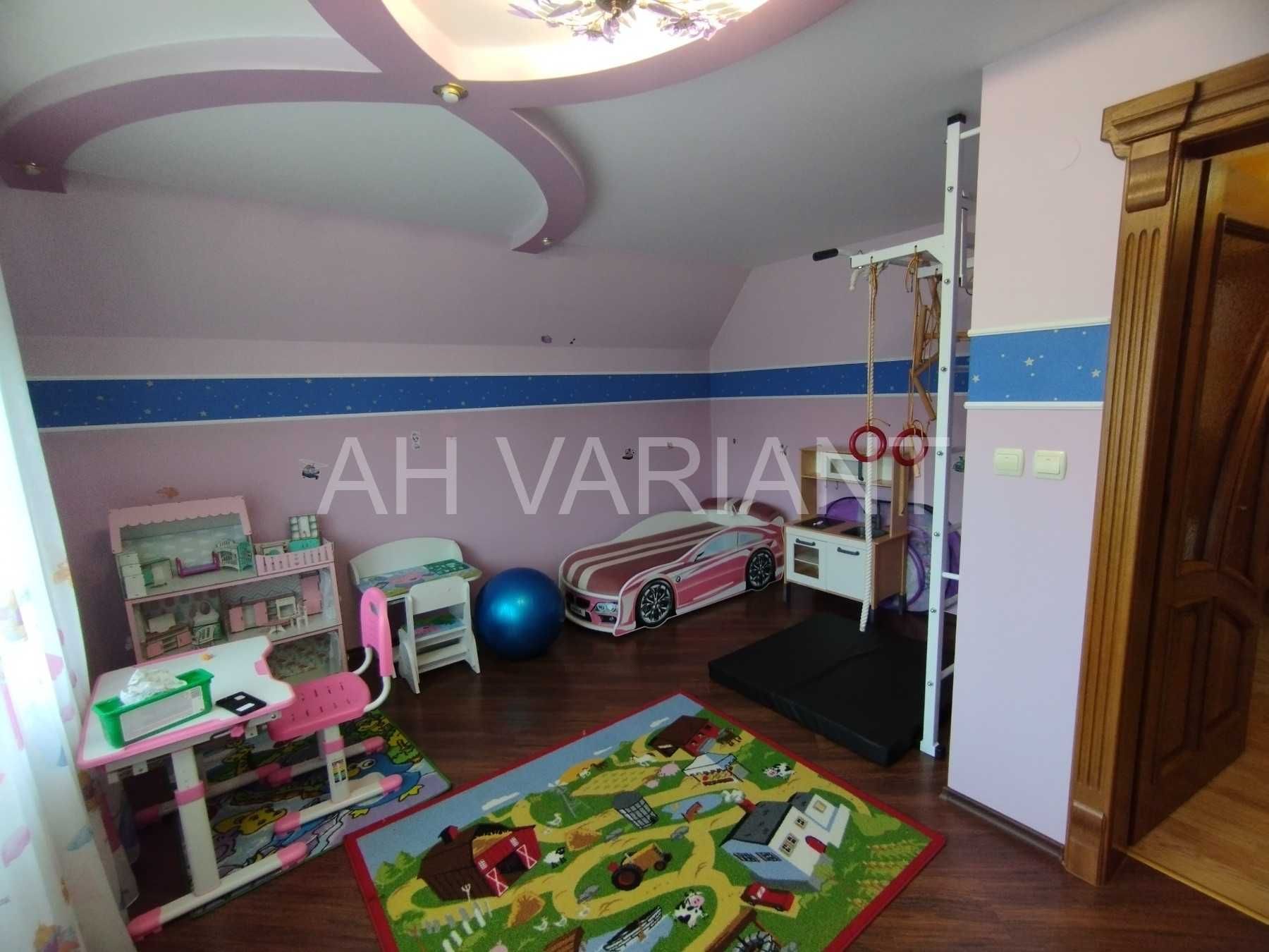 Продається сучасний будинок в м. Ужгород, вул. О. Блистіва
Код: 9135