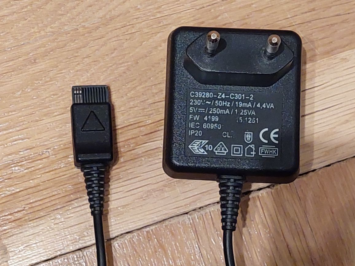 Зарядное устройство c39280 и Siemens 5V