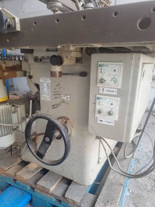 Wiertarka wielowrzecionowa stolikowa pionowa i pozioma wrzeciono górne