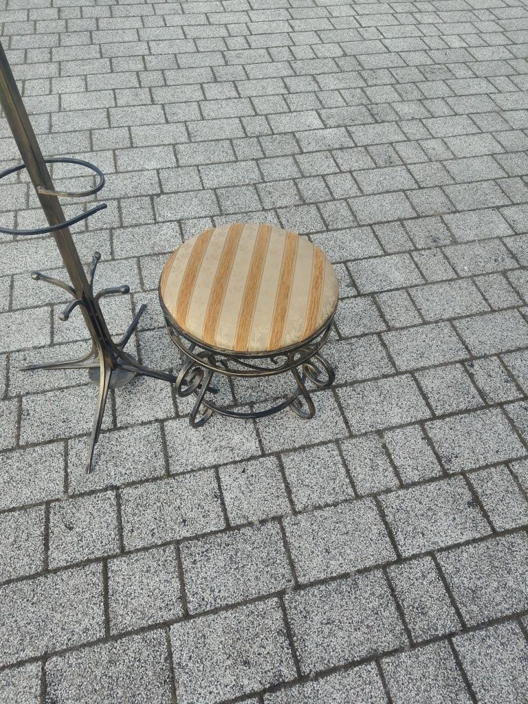 Wieszak stojący plus taboret