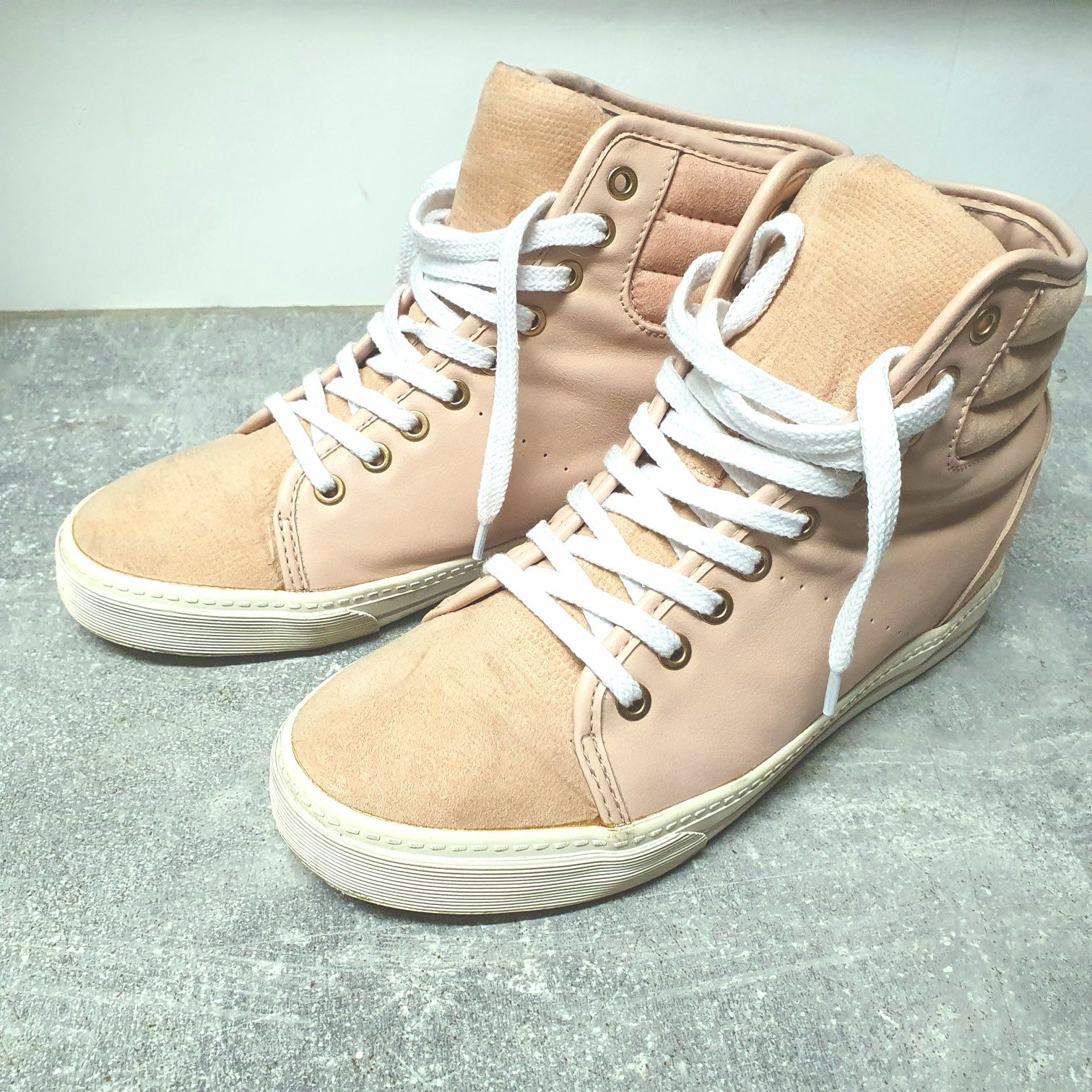 Różowe botki Bershka sneakersy 38 biała podeszwa wysokie wiązane