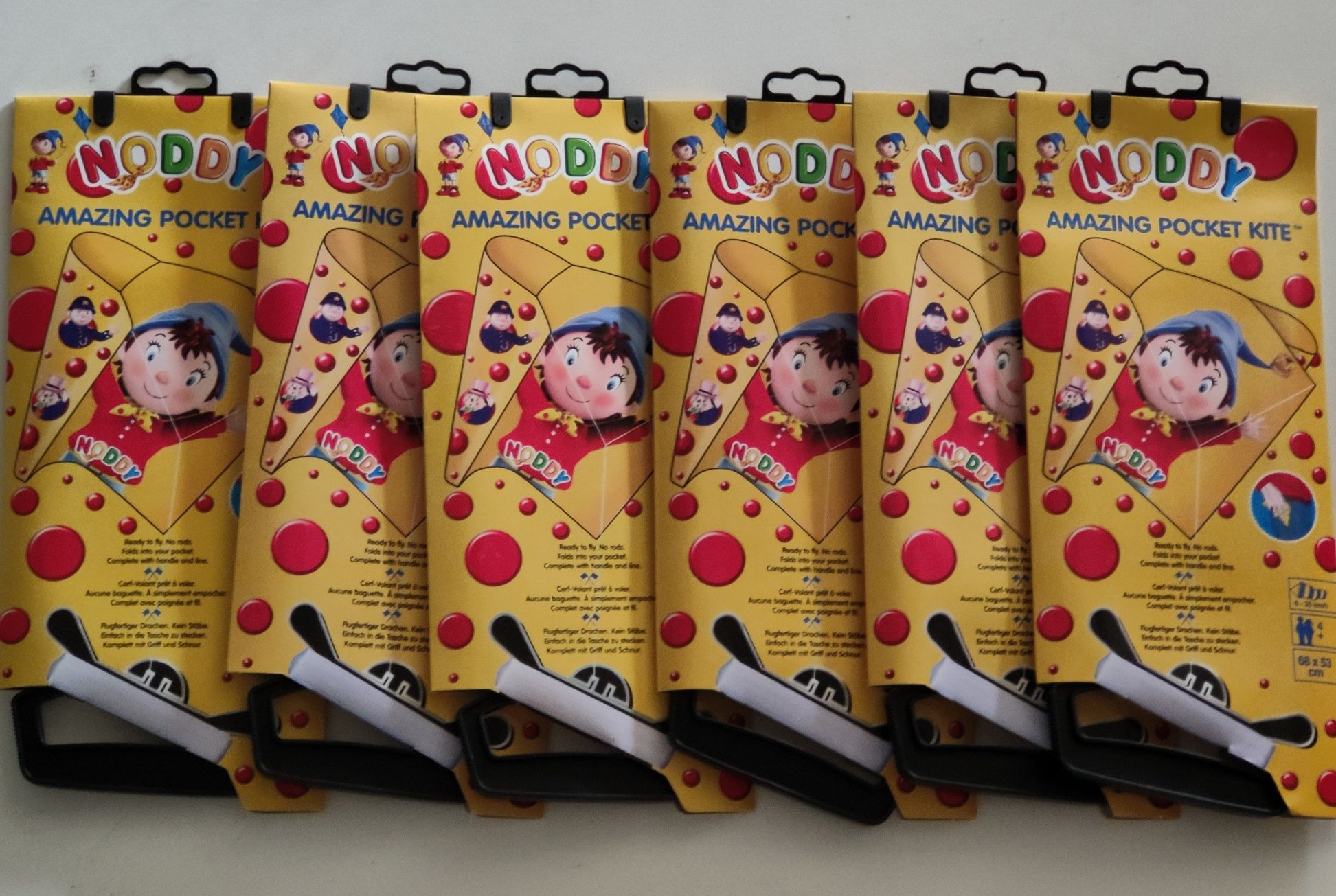 Papagaio do Noddy (3€/cada para as 6 unidades ou €6 se comprar um)