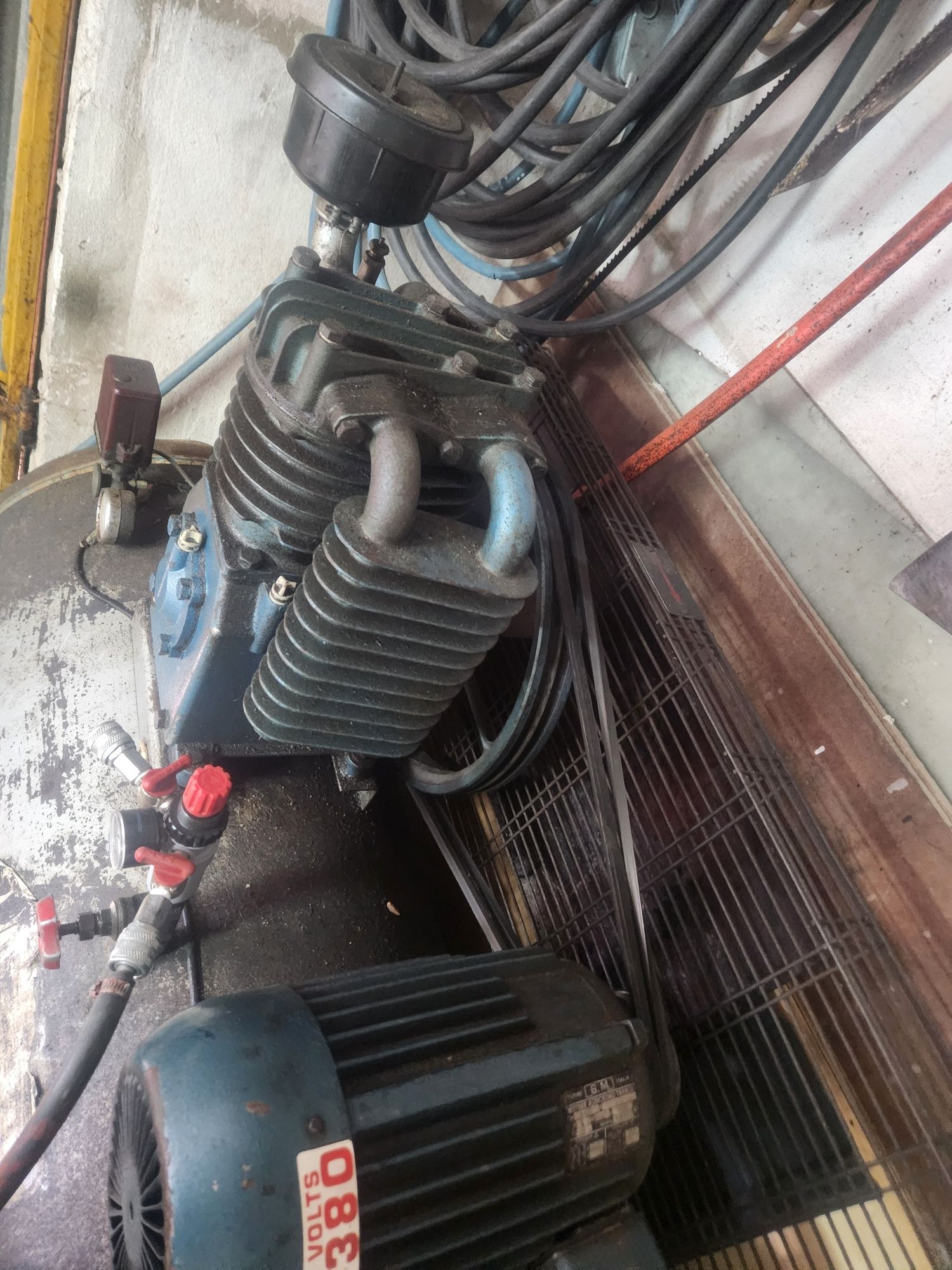Compressor trifásico de 300l