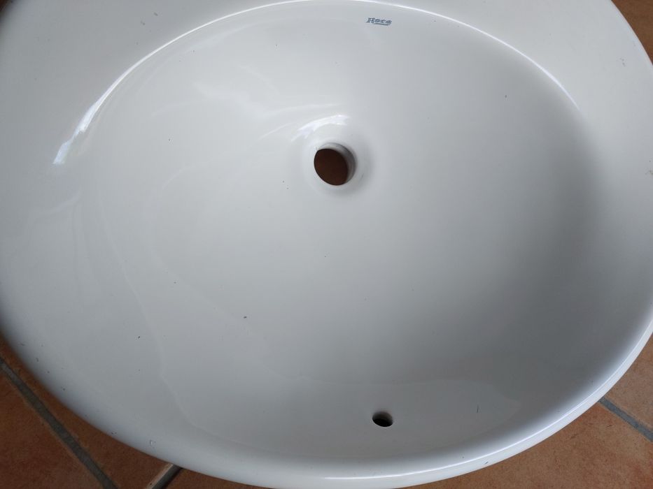 Lavatório da marca Roca