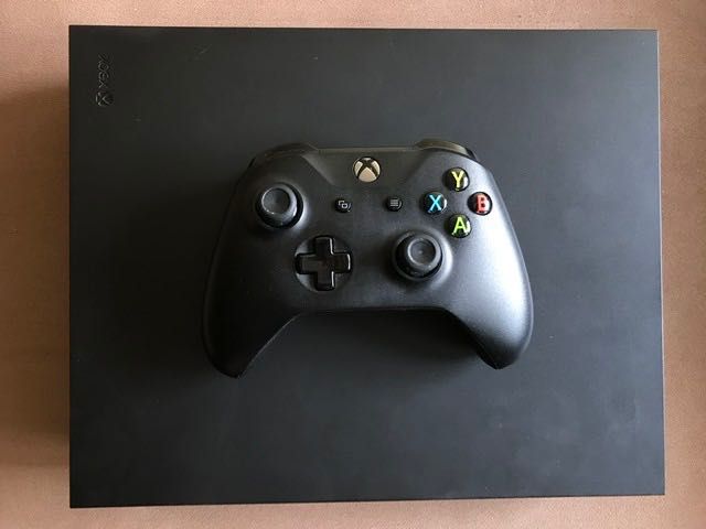 Konsola Xbox One X stan idealny pudelko kontroler czarny