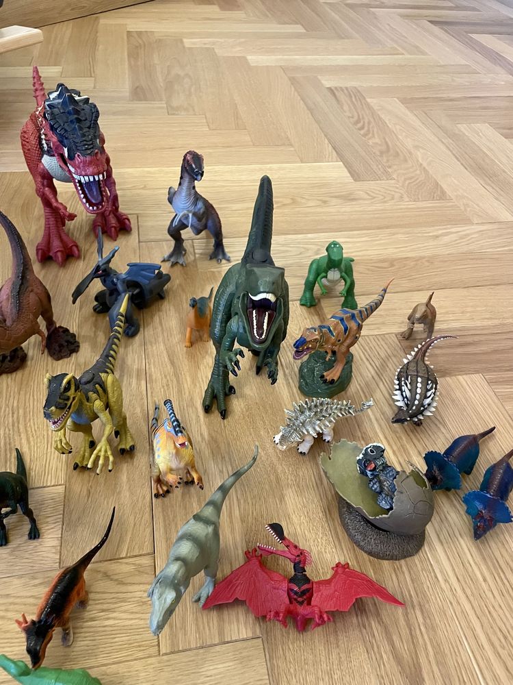 Figurki dinozaurow