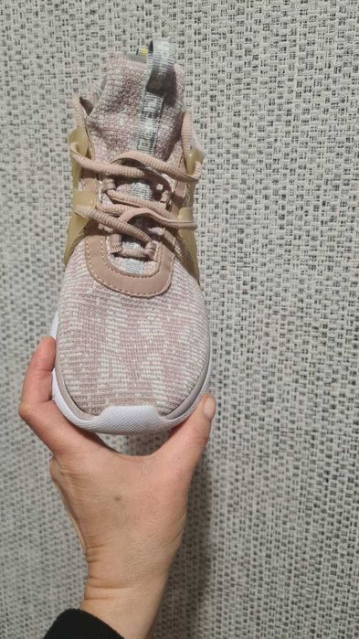 Фірмові кросівки Bench в чудовому стані.