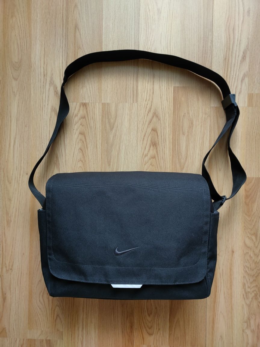 Сумка мессенджер Nike сумка через плечо nike органайзер nike vintage