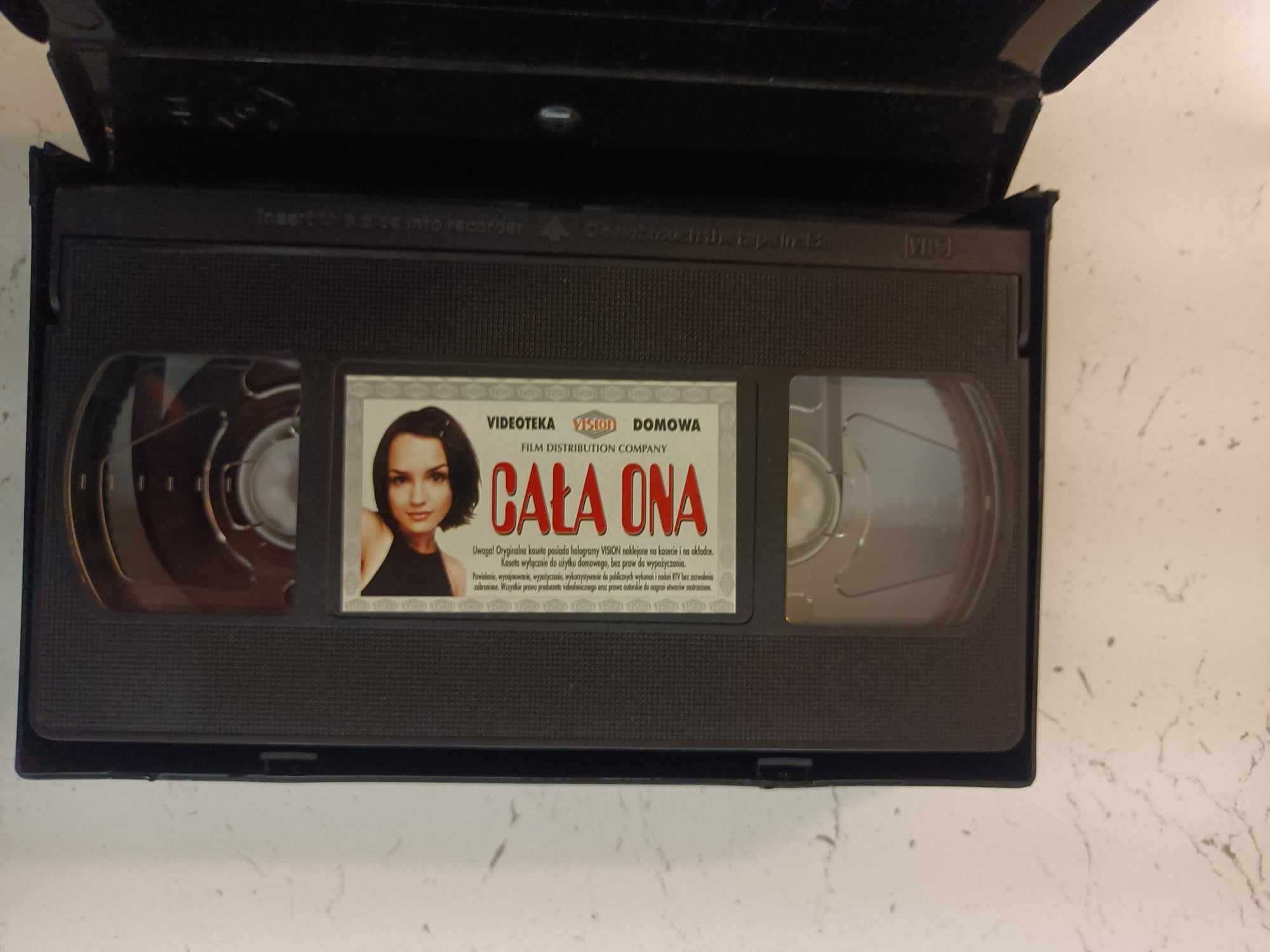 Kaseta VHS z filmem Cała Ona