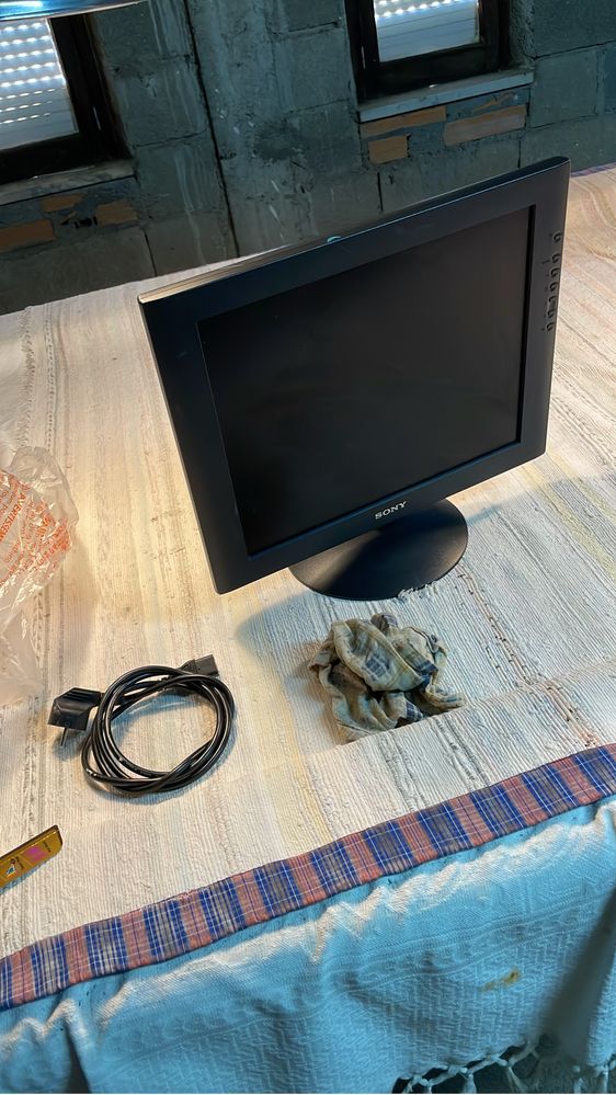 Monitor LCD Sony SDM-S71R (Para Peças)