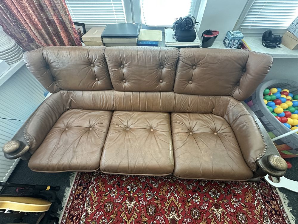 Sofa skórzana, dębowa rama – styl holenderski