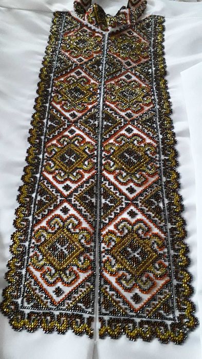 Чоловіча сорочка із бісеру