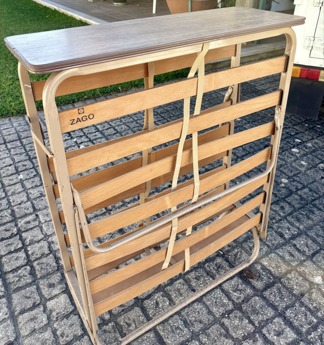 Cama dobrável com rodas - nova - em plegatino