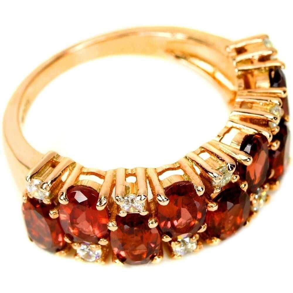 Серебряное кольцо с красным гранатом .Размер 17.75