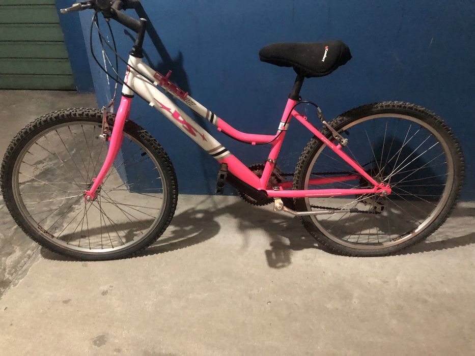 Bicicleta rosa  em bom estado