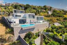 Moradia de Luxo com Vista Mar na Calheta - T4 com Piscina Infinita