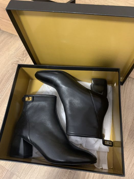 Нові черевички-ботильйони(37) натуральна шкіра