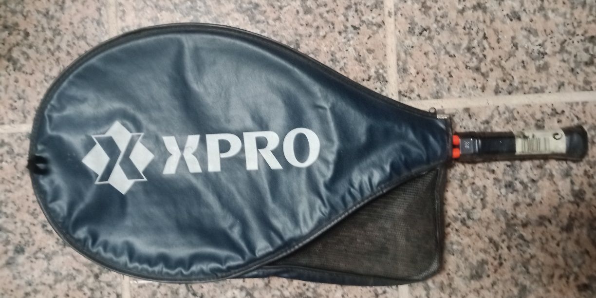 Raquete nova marca xpro em titanio com capa.