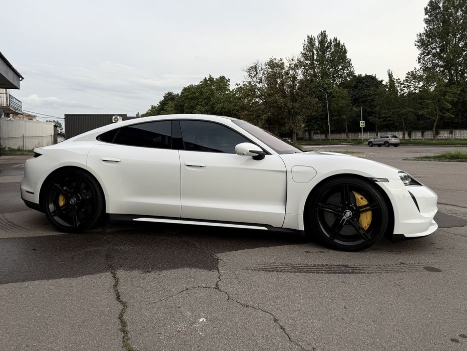 Porsche taycan turbo