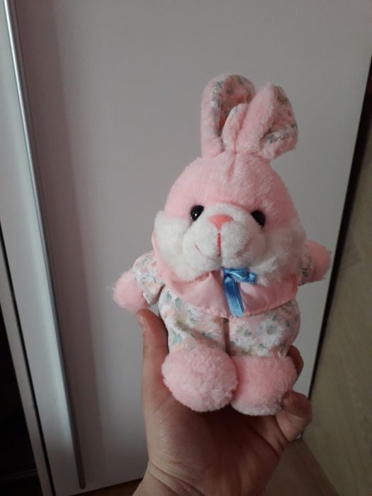 Maskotka różowy króliczek