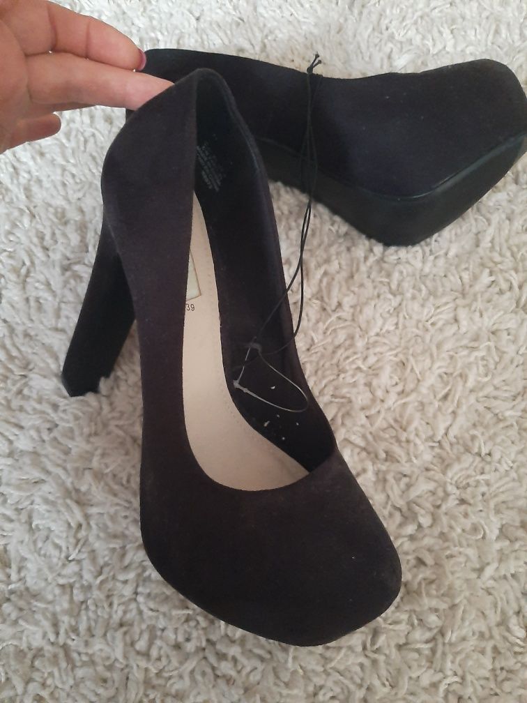 Czarne buty 39 NOWE na obcasie i platformie
